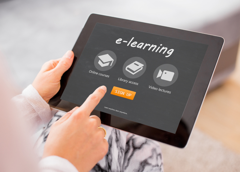 E-Learning 373056070 800×533